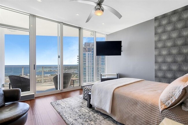 Building Photo - 175 1st St S