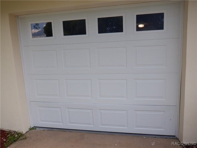 Building Photo - 9513 E Village Green Cir