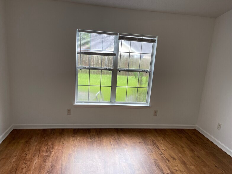 Kitchen Window - 7361 Suncatcher Dr