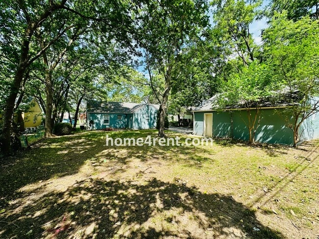 Building Photo - Adorable Ranch in Roeland Park w/ Wood Flo...