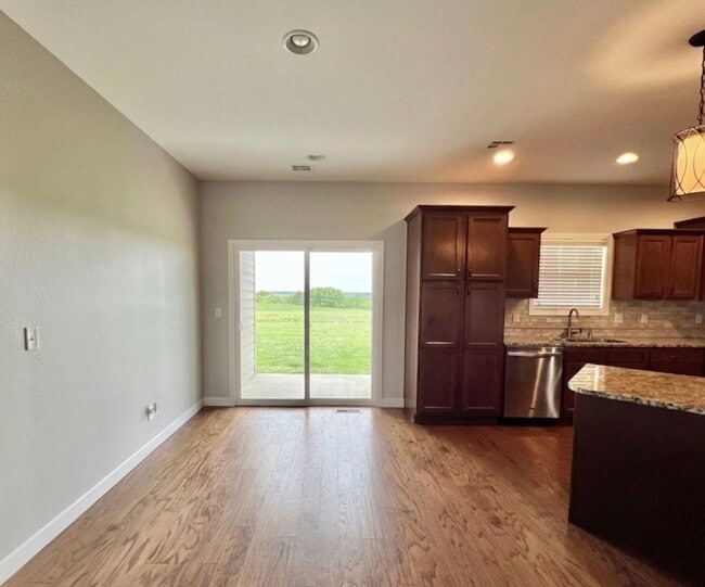 Building Photo - Executive Style Home in Grand Mere