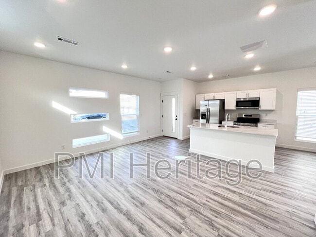 Building Photo - 841 Reading RR Ln