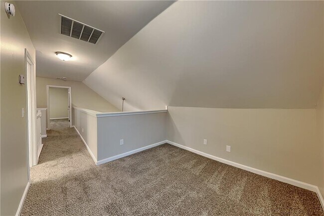 Building Photo - 7003 Hampshire Ct