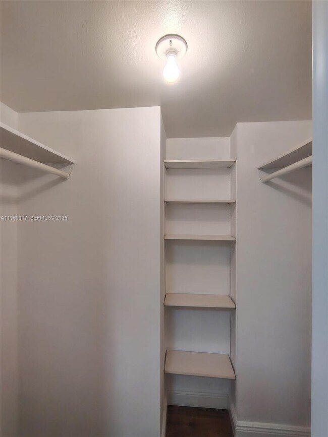 Building Photo - 20400 W Country Club Dr