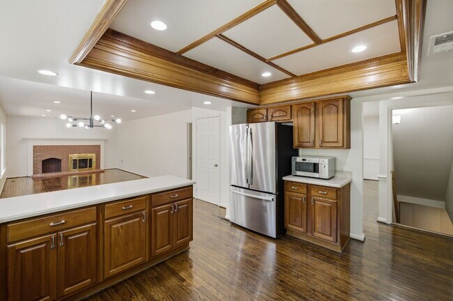 Building Photo - Spacious 5-Bedroom Colonial with Walk-Out Basement in Sought-After Stonebridge
