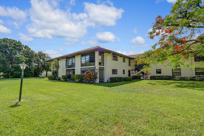 Building Photo - 91 SW South River Dr