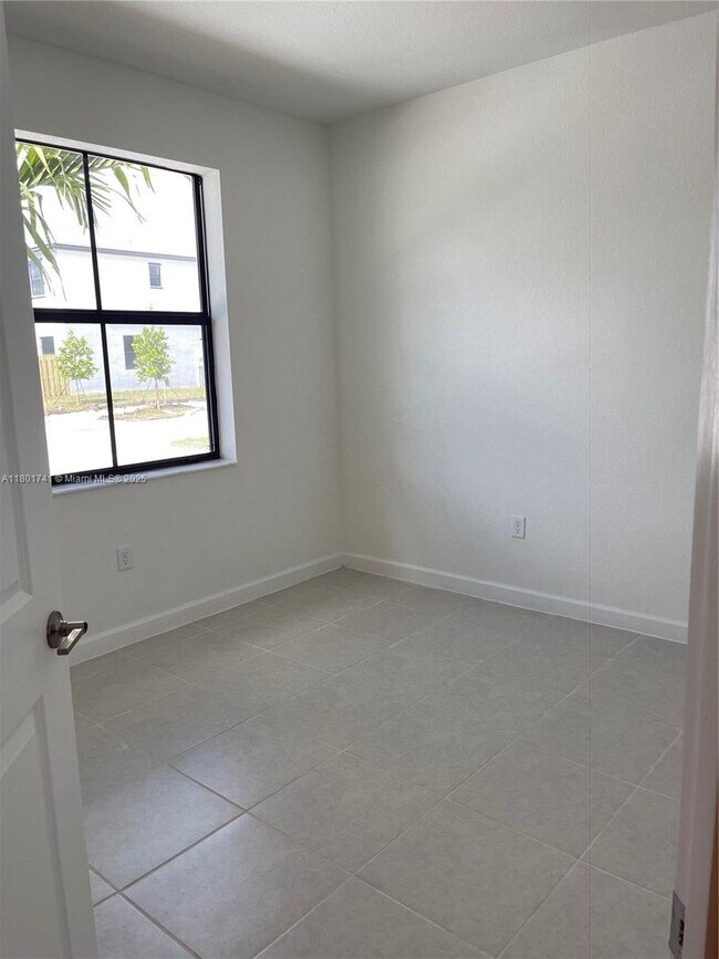 Building Photo - 28569 SW 132nd Ct