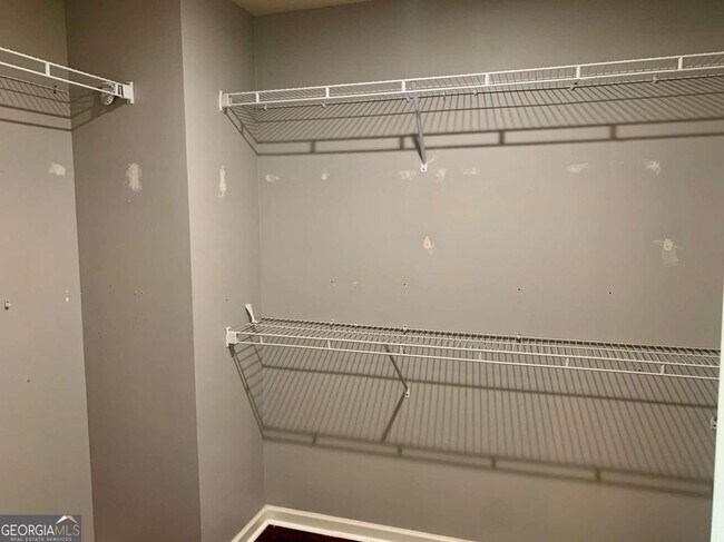 Building Photo - 1370 Long Acre Dr