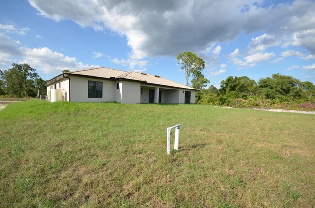 Building Photo - 1234 Bermar St