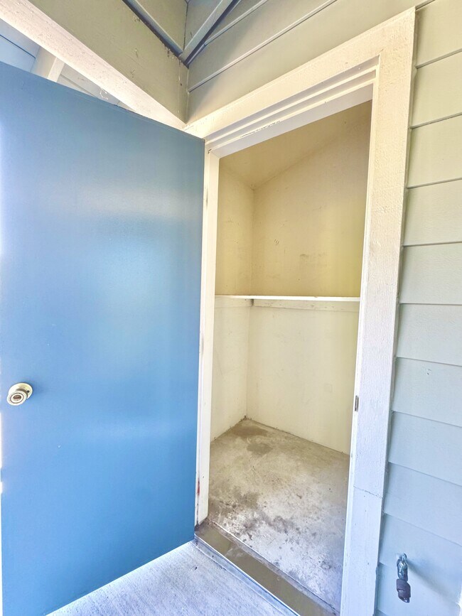 Building Photo - 3371 Baywood Terrace