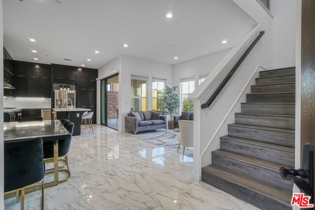 Building Photo - 20818 Bur Oak Cir