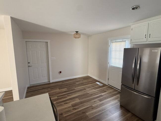 Building Photo - 801 Sunview Dr NW