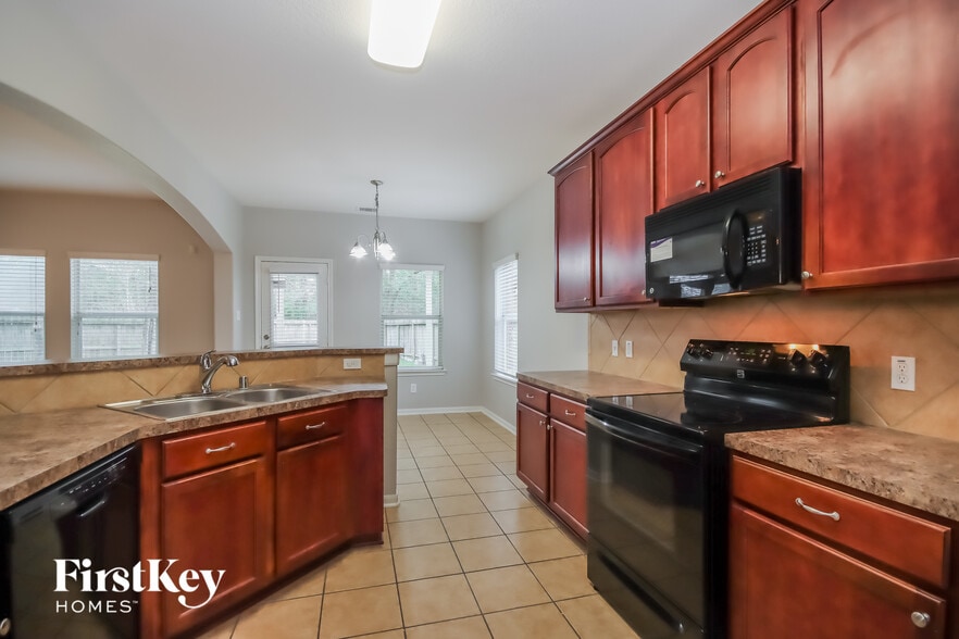 Building Photo - 16426 Rudder Dr