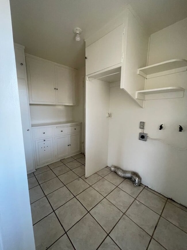 Building Photo - Adorable 3 Bedroom 2 Bath In Upper Clarkda...