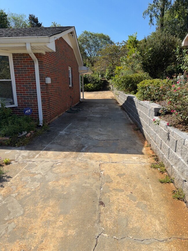 Building Photo - 4064 Johnstown Dr