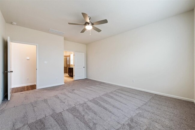 Building Photo - 801 Simmental Loop