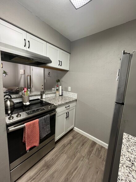 Building Photo - 3131 Cummins St