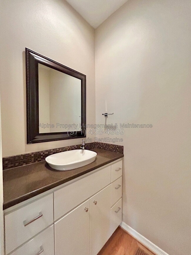 Building Photo - 820 NW Pebble Beach Way
