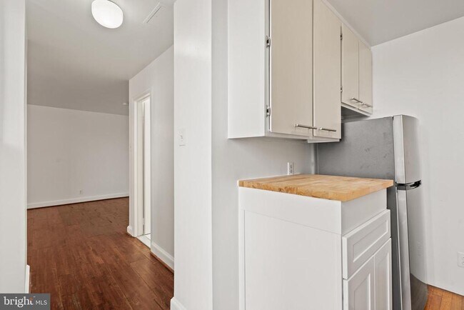 Building Photo - 1316 New Hampshire Ave NW