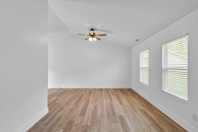 Building Photo - 374 Union Chapel Church Rd