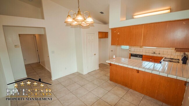 Building Photo - 5311 Sunbird Ct