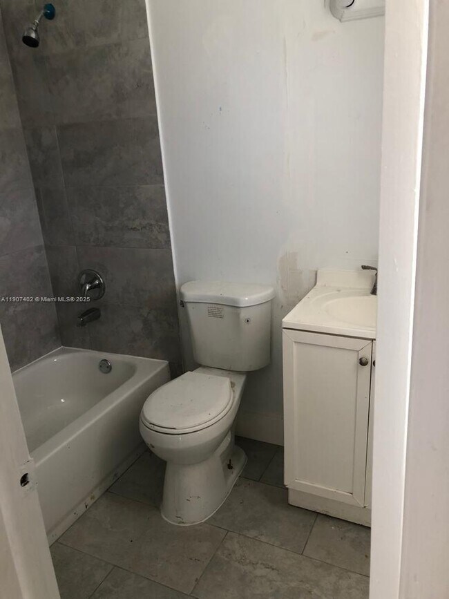 Building Photo - 931 SW 80th Ave