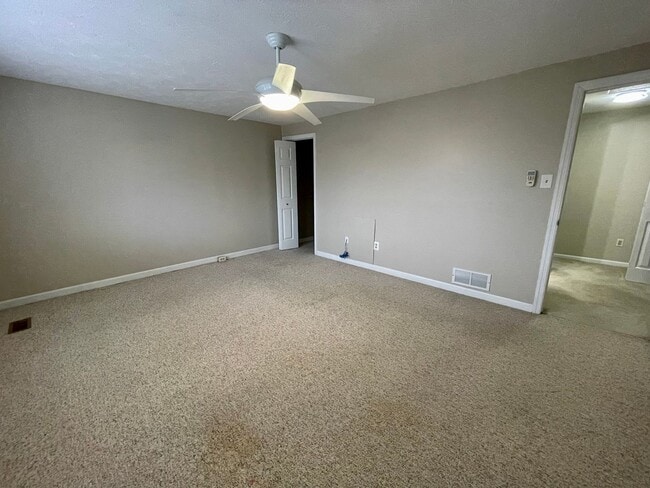 Building Photo - South Fayette - Spacious 3 Bedroom, 2.5 Bath Townhouse - Hunting Ridge Community