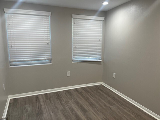 Building Photo - 1572 E Pine Lake Cir