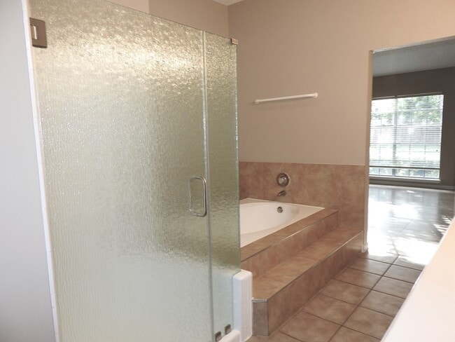 Building Photo - 3015 Cotter Lake Cir