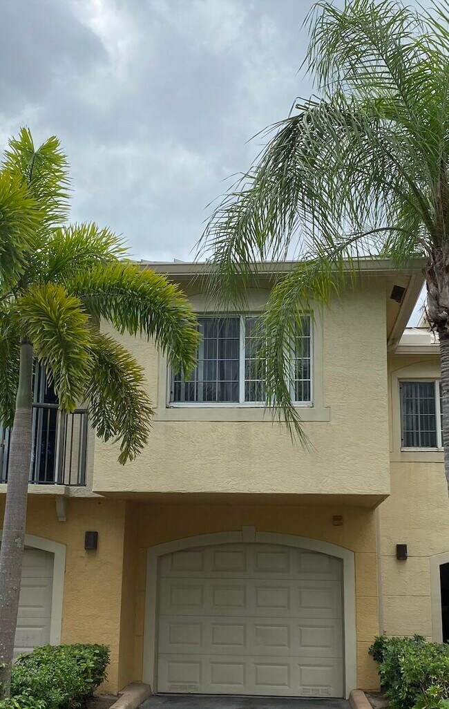 100 Crestwood Blvd S 100 Crestwood Blvd S Royal Palm Beach FL 33411