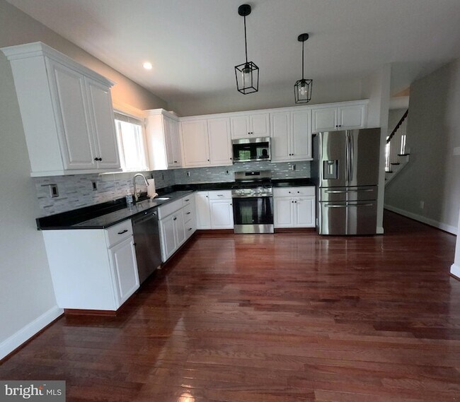 Building Photo - 957 Pinehurst Dr