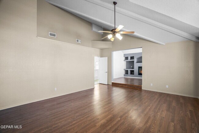 Building Photo - 695 Paseo del Mar Dr