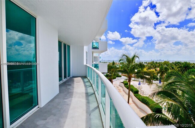 Building Photo - 7900 Harbor Island Dr