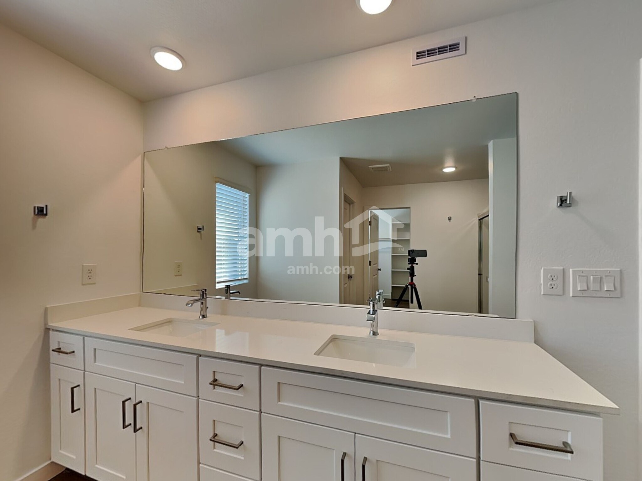 Building Photo - 12630 W Flynn Ln