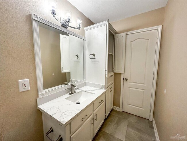 Building Photo - 28 N Champagne