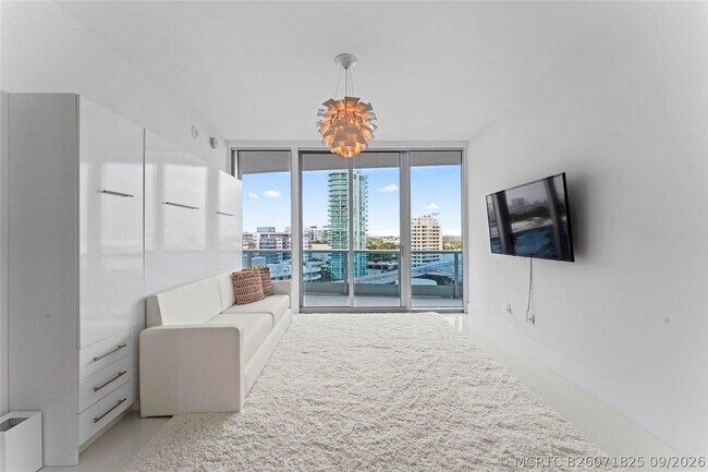 Building Photo - 5959 Collins Ave