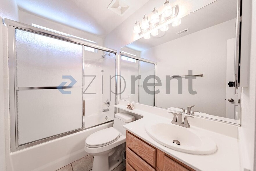 Building Photo - 38502 Juniper Tree Rd