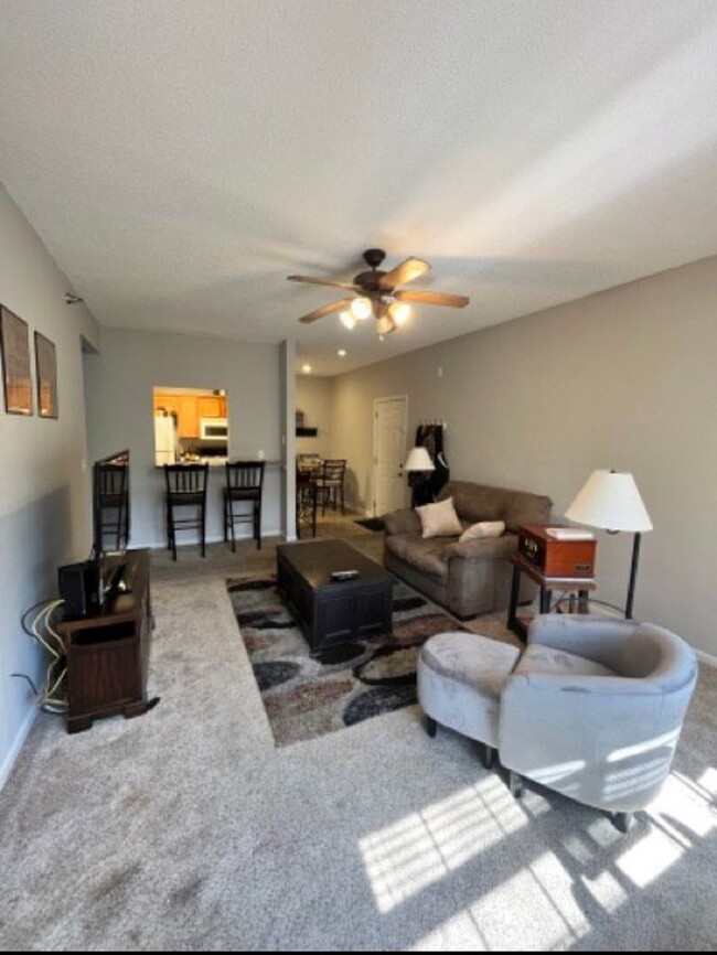 Building Photo - 3 bd. 2 ba Spencers Crest condo, N Columbi...