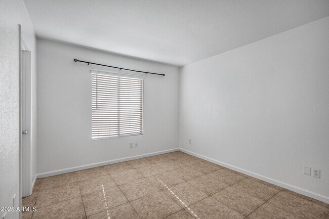 Building Photo - 1241 N 48th St