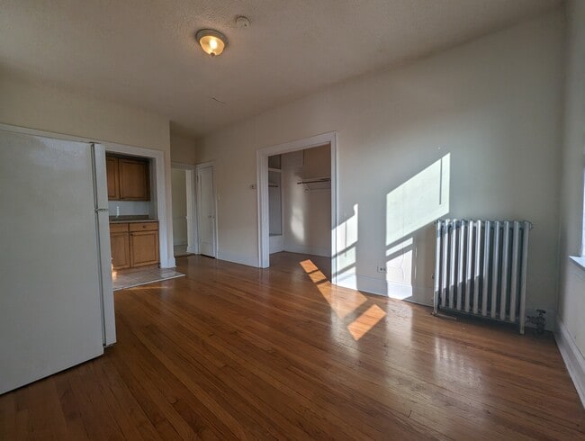 Building Photo - 2737 N Spaulding Ave