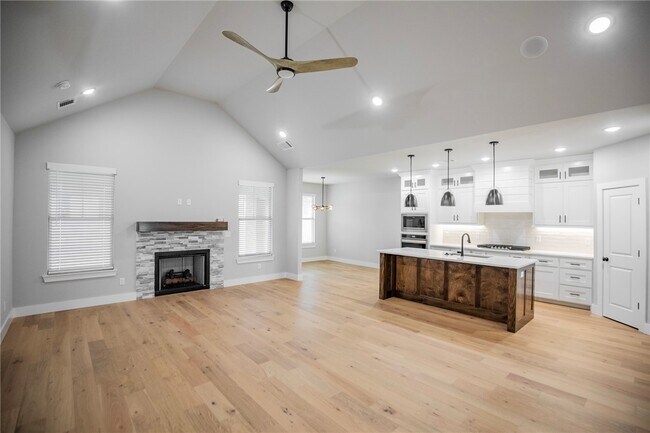 Building Photo - 7843 Range