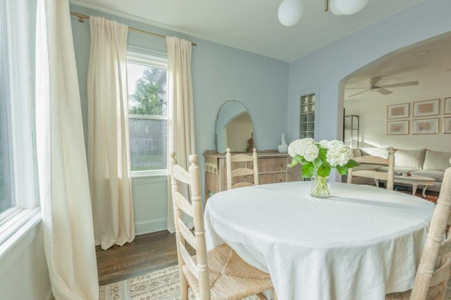 Building Photo - 303 Shawnee Trail