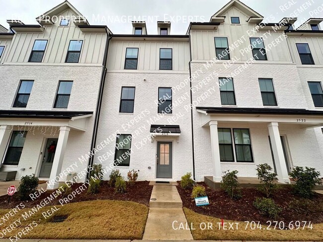 Building Photo - Stunning 4BR/3.5 Ba Townhouse in Charlotte!