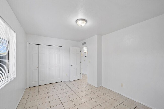 Building Photo - 3010 N Sparkman Blvd