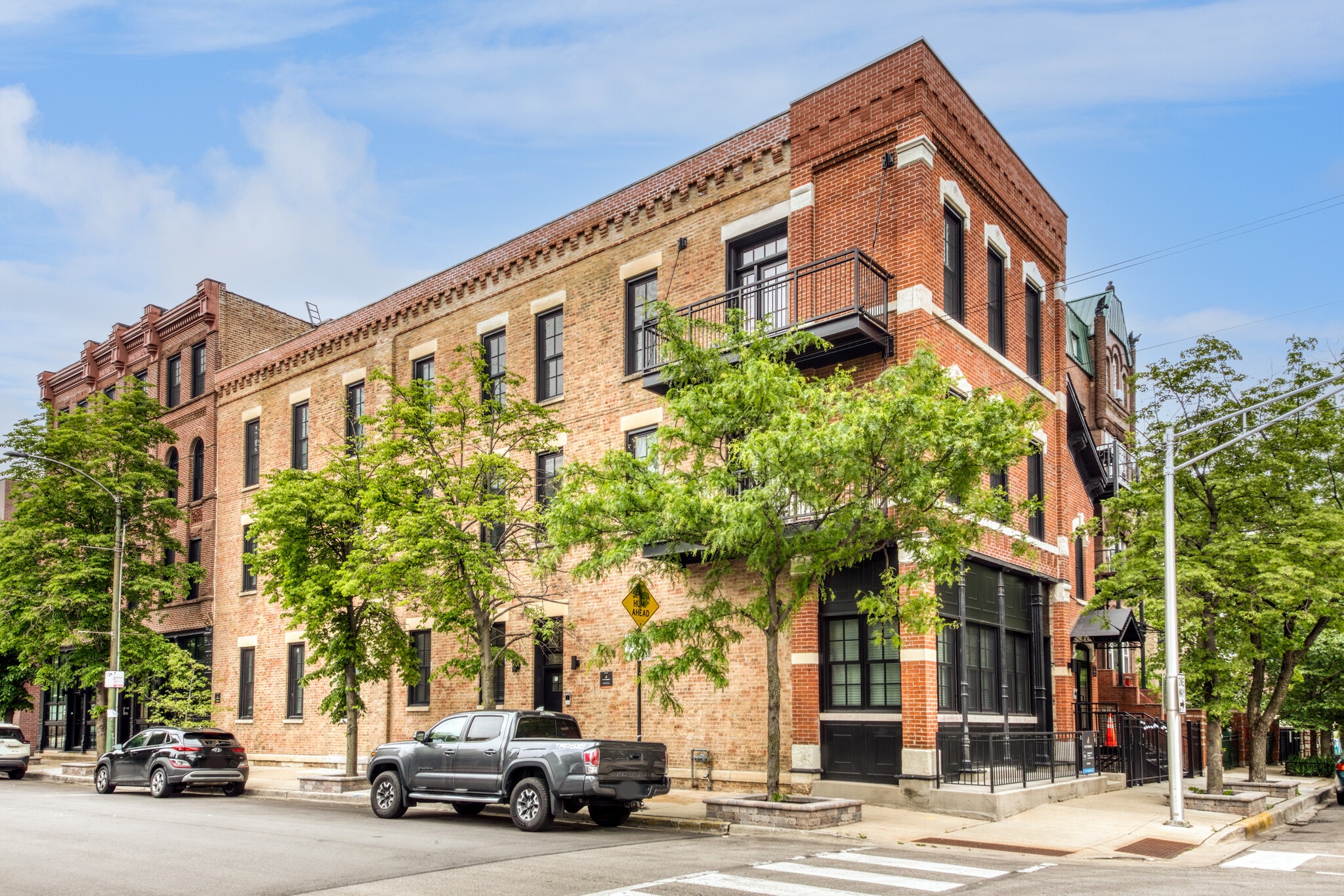 Building Photo - 1339 N Noble St