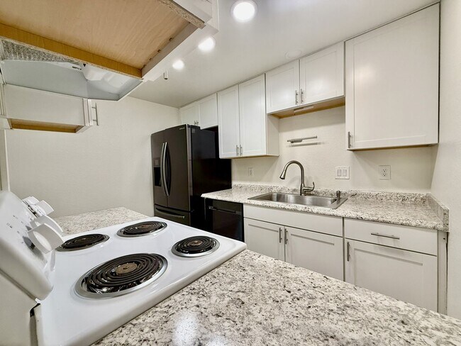 Building Photo - 890 Athan Ave