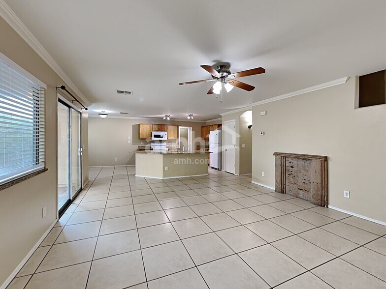 Building Photo - 8621 N 68th Ln