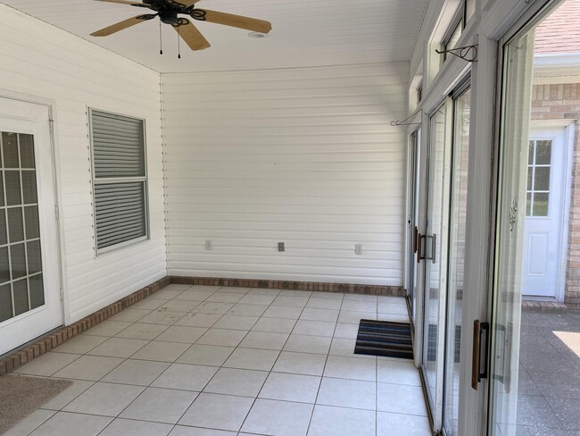 Building Photo - 2020 Plantation Oaks Dr