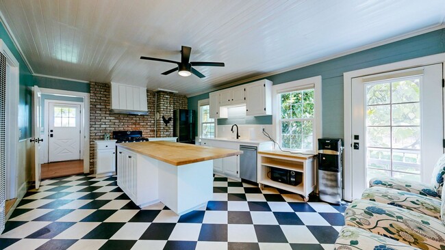 Building Photo - Country Charm Meets Vineyard Views! Two Bedroom Two bath with room to relax!