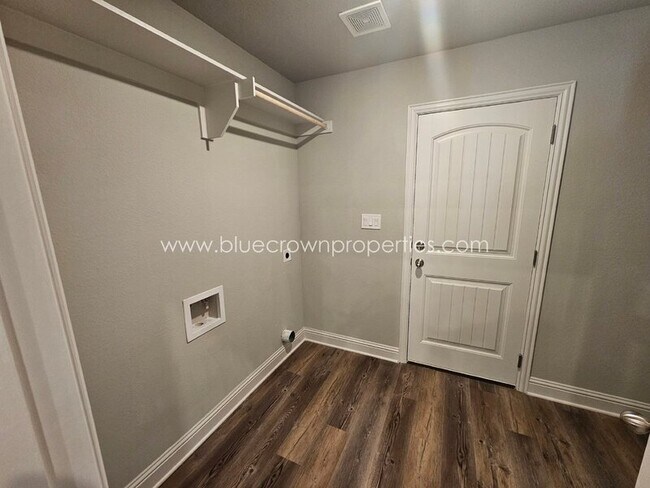 Building Photo - 2903 Tulip Dr